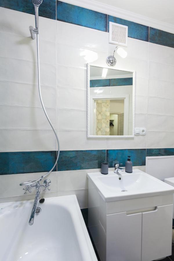 Leogrand Apartments On Svobody Lviv Exterior foto